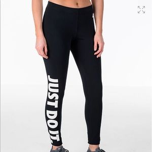 Black Nike JDI Leggings